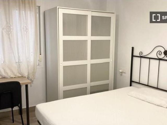 Se alquila habitación en piso compartido de 5 habitaciones en Olletas, solo chicas