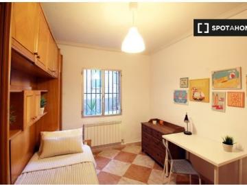 Se alquila habitación en piso compartido de 5 habitaciones en Abrantes