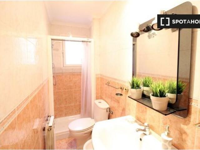 Se alquila habitación en piso compartido de 5 habitaciones en Abrantes