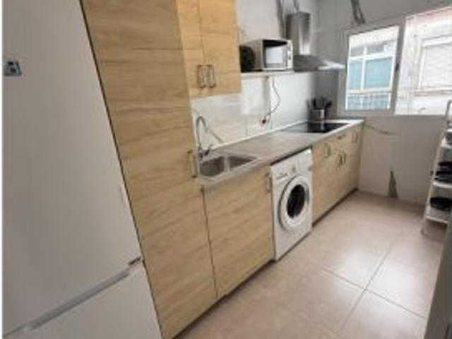 Se alquila habitación en piso compartido de 5 habitaciones en Alcorcón