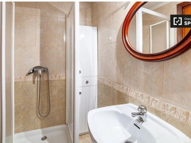 Se alquila habitación en piso compartido de 5 habitaciones en Alcalá de Henares, Madrid