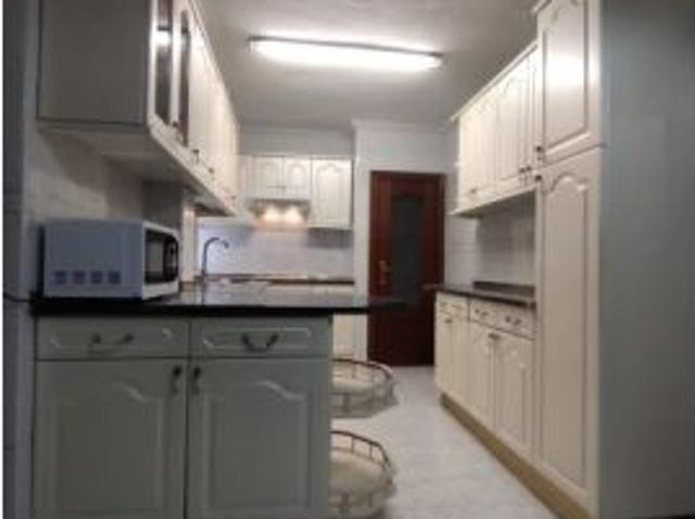 Se alquila habitación en piso compartido de 5 habitaciones en Alcalá de Henares para profesionales y