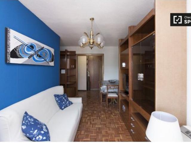 Se alquila habitación en piso compartido de 5 habitaciones en Alcalá de Henares