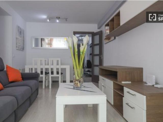 Se alquila habitación en piso compartido de 5 habitaciones en Alcalá de Henares