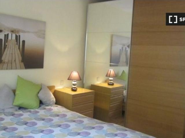 Se alquila habitación en piso compartido de 5 habitaciones en Alcalá de Henares