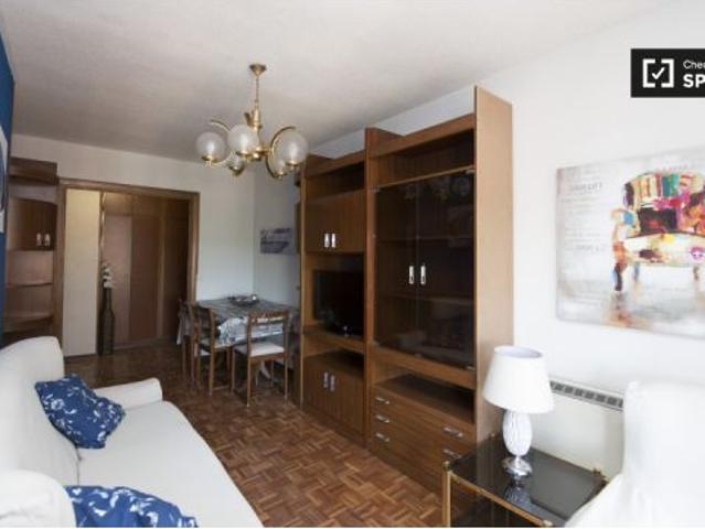Se alquila habitación en piso compartido de 5 habitaciones en Alcalá de Henares