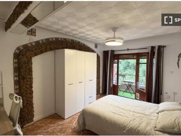 Se alquila habitación en piso compartido de 5 habitaciones en Burjassot