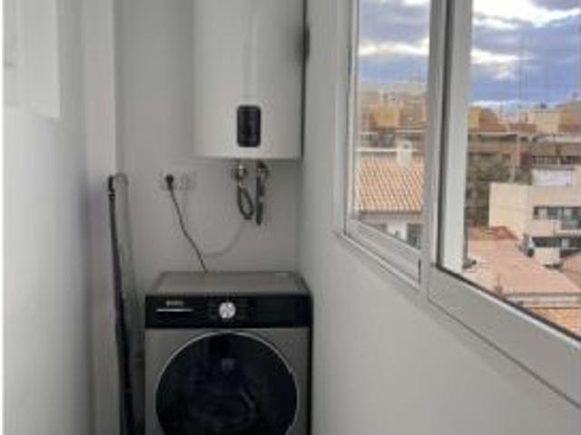 Se alquila habitación en piso compartido de 5 habitaciones en Benimaclet