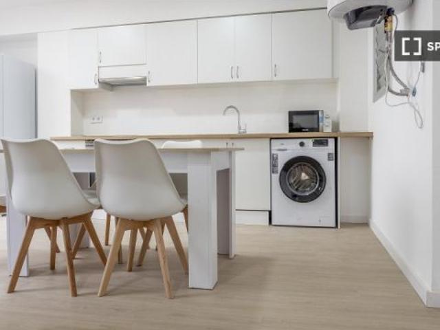 Se alquila habitación en piso compartido de 5 habitaciones en Benimaclet