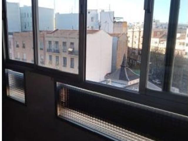 Se alquila habitación en piso compartido de 5 habitaciones en Cuatro Caminos, gastos incluidos