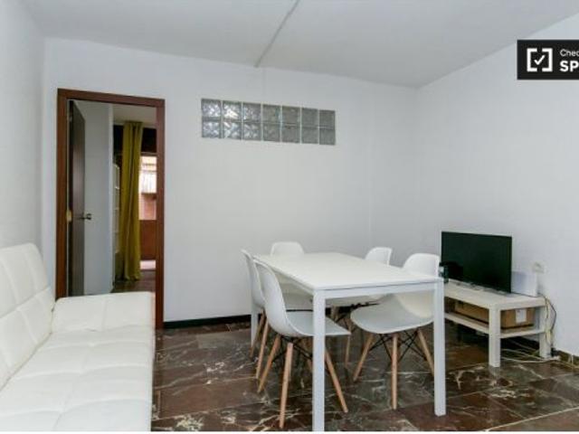 Se alquila habitación en piso compartido de 5 habitaciones en Camino de Ronda, Granada