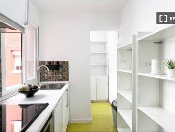 Se alquila habitación en piso compartido de 5 habitaciones en Campamento, todos los gastos incluidos