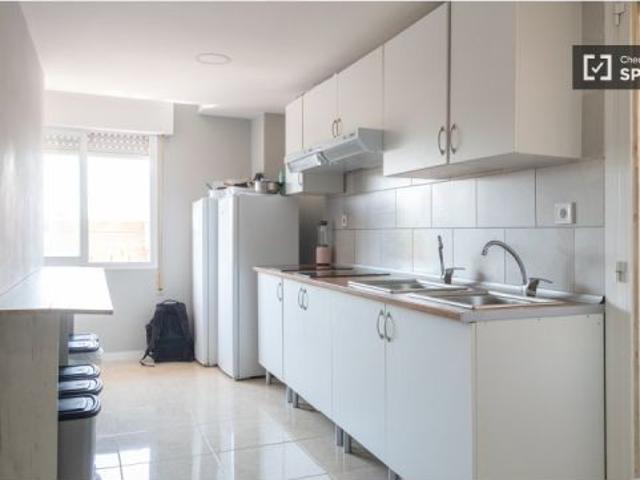 Se alquila habitación en piso compartido de 5 habitaciones en Casco Histórico de Vallecas