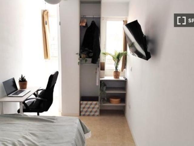 Se alquila habitación en piso compartido de 5 habitaciones en Casco Histórico de Vallecas