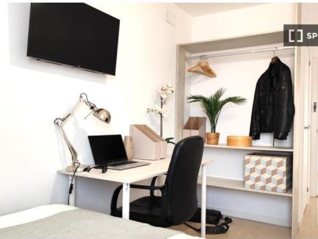 Se alquila habitación en piso compartido de 5 habitaciones en Casco Histórico de Vallecas