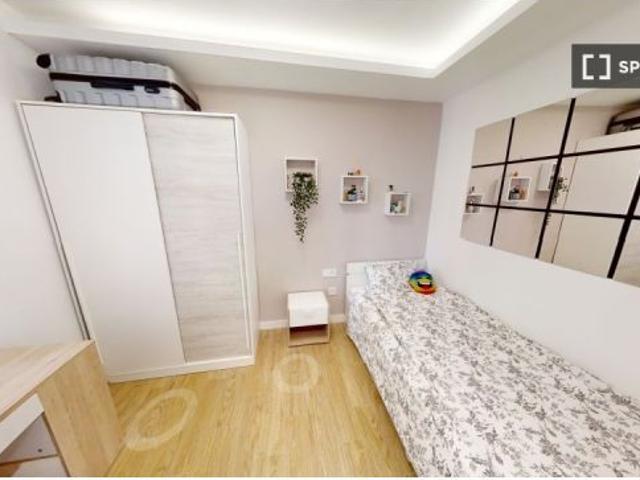 Se alquila habitación en piso compartido de 5 habitaciones en Casería de Montijo