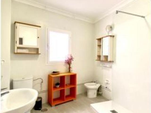 Se alquila habitación en piso compartido de 5 habitaciones en Castillejos, todos los gastos incluido