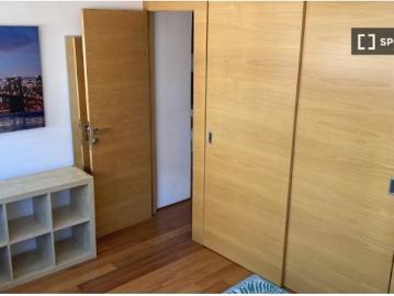 Se alquila habitación en piso compartido de 5 habitaciones en El Cano Los Bermejales, todos los gast
