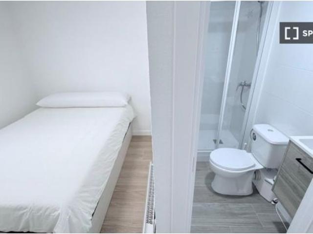 Se alquila habitación en piso compartido de 5 habitaciones en el Casco Histórico de Vallecas