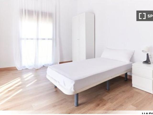 Se alquila habitación en piso compartido de 5 habitaciones en El Cerro, solo estudiantes