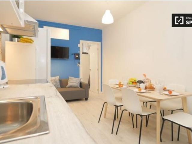 Se alquila habitación en piso compartido de 5 habitaciones en el Clot, todos los gastos incluidos
