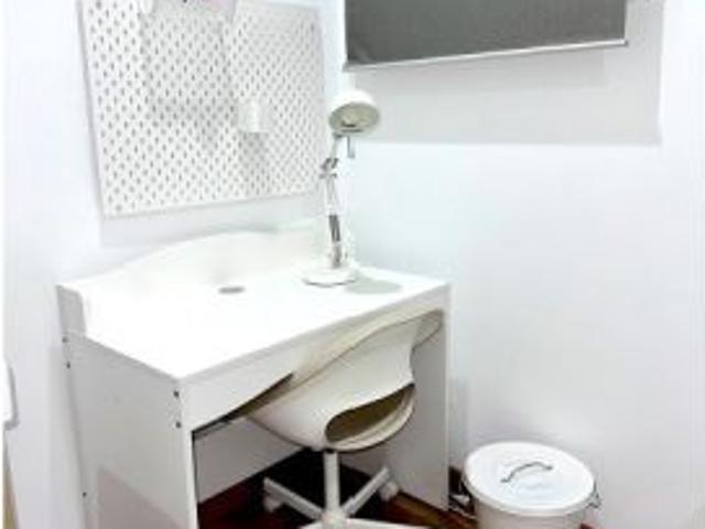 Se alquila habitación en piso compartido de 5 habitaciones en El Raval