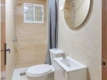 Se alquila habitación en piso compartido de 5 habitaciones en Elche