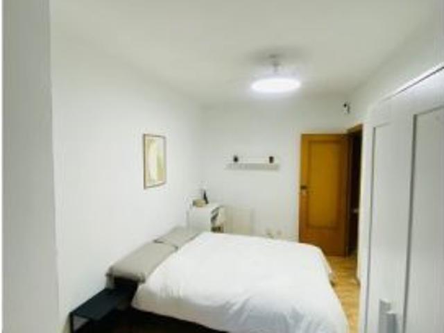 Se alquila habitación en piso compartido de 5 habitaciones en Entrevías