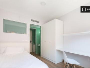 Se alquila habitación en piso compartido de 5 habitaciones en Getafe, solo estudiantes