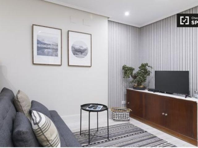 Se alquila habitación en piso compartido de 5 habitaciones en Indautxu, todos los gastos incluidos
