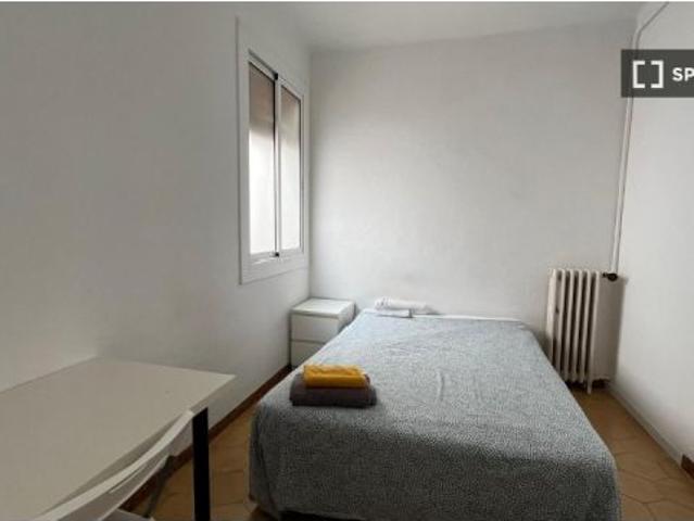 Se alquila habitación en piso compartido de 5 habitaciones en l' Antiga Esquerra de l 