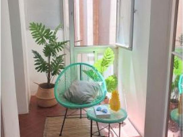 Se alquila habitación en piso compartido de 5 habitaciones en La Dreta de lEixample