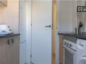 Se alquila habitación en piso compartido de 5 habitaciones en Puerta Bonita, todos los gastos inclui