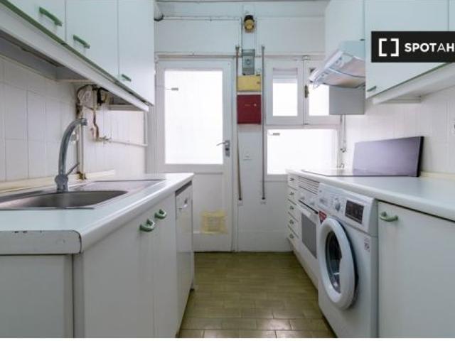 Se alquila habitación en piso compartido de 5 habitaciones en Prosperidad, solo profesionales, no pa