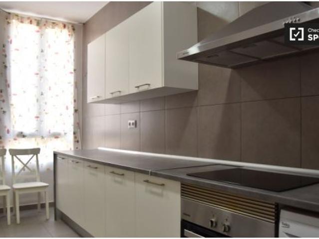 Se alquila habitación en piso compartido de 5 habitaciones en Russafa, solo estudiantes