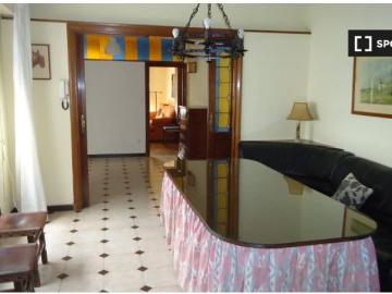 Se alquila habitación en piso compartido de 5 habitaciones en San Miguel Capuchinos