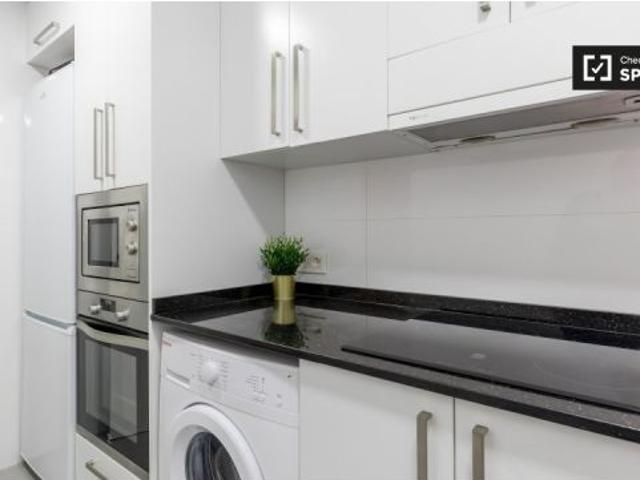 Se alquila habitación en piso compartido de 5 habitaciones en Sant Antoni, Valencia. Solo estudiante