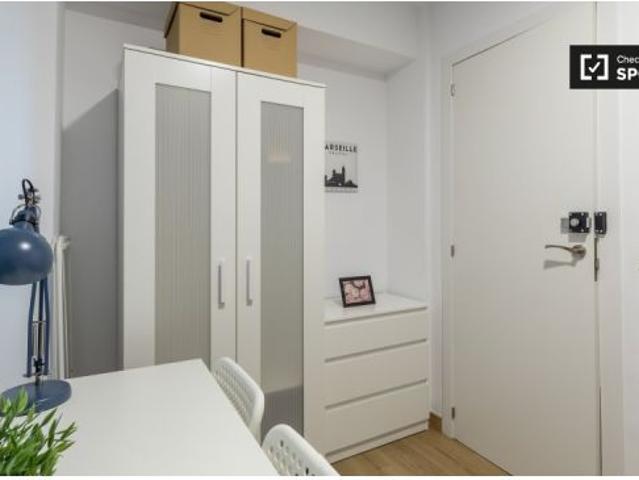 Se alquila habitación en piso compartido de 5 habitaciones en Sant Antoni, Valencia. Solo estudiante