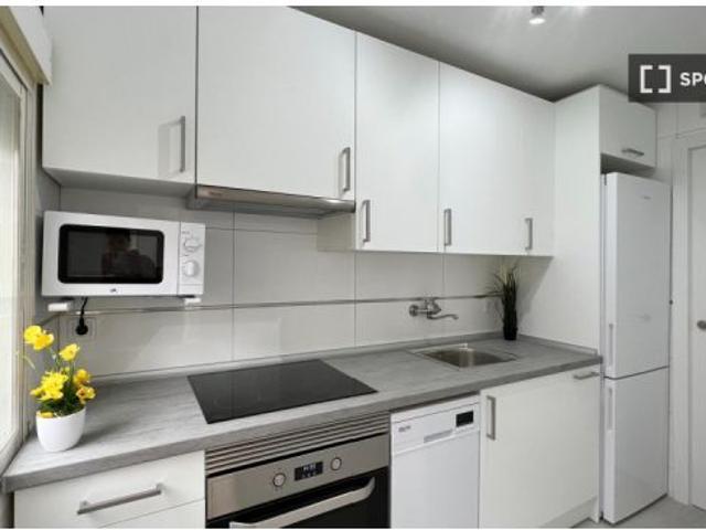 Se alquila habitación en piso compartido de 5 habitaciones en Valverde, todos los gastos incluidos