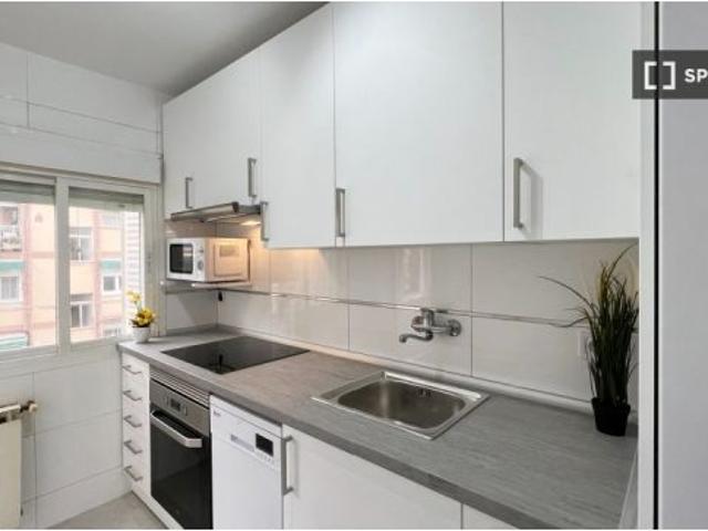 Se alquila habitación en piso compartido de 5 habitaciones en Valverde, todos los gastos incluidos