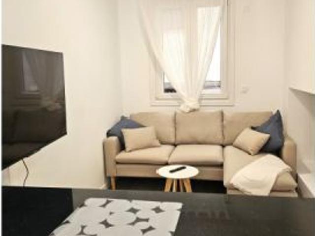 Se alquila habitación en piso compartido de 5 habitaciones en Zaragoza, algunos gastos incluidos