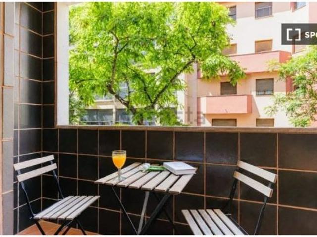 Se alquila habitación en piso compartido de 5 habitaciones en Zaragoza