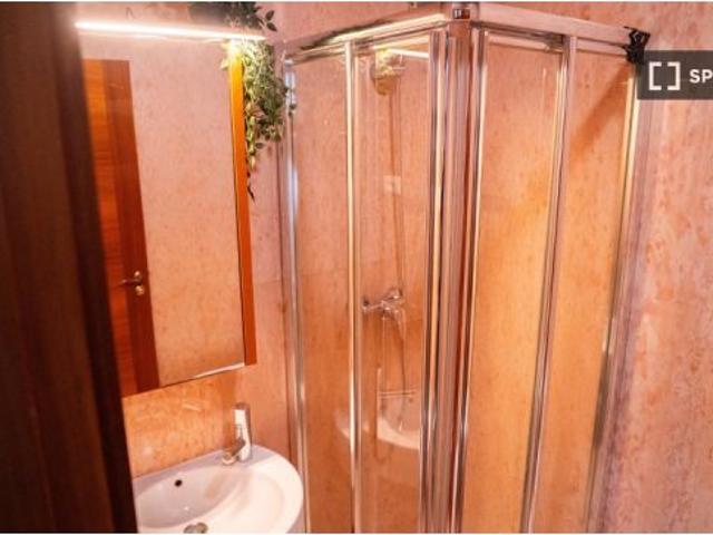 Se alquila habitación en piso compartido de 6 habitaciones en Murcia, gastos incluidos