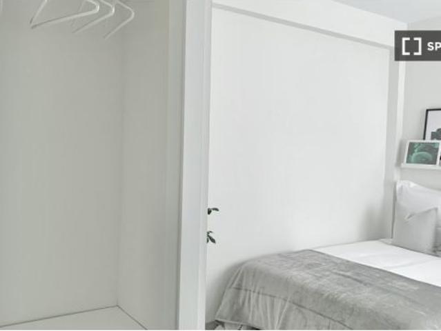 Se alquila habitación en piso compartido de 6 habitaciones en Murcia, no se admiten parejas