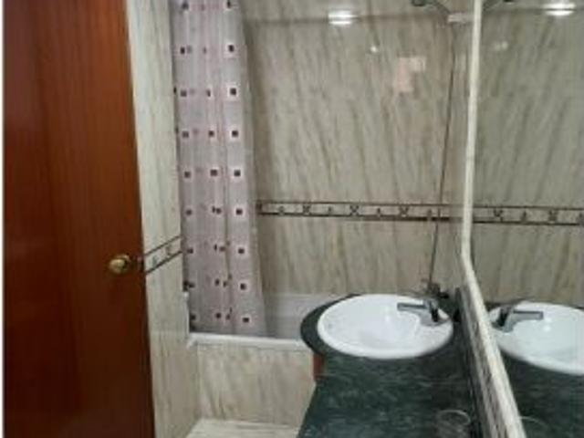 Se alquila habitación en piso compartido de 6 habitaciones en Oliveros