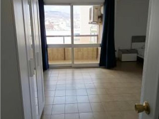 Se alquila habitación en piso compartido de 6 habitaciones en Oliveros
