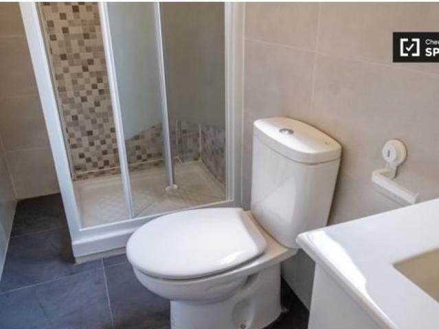 Se alquila habitación en piso compartido de 6 habitaciones en Alcalá de Henares, solo estudiantes