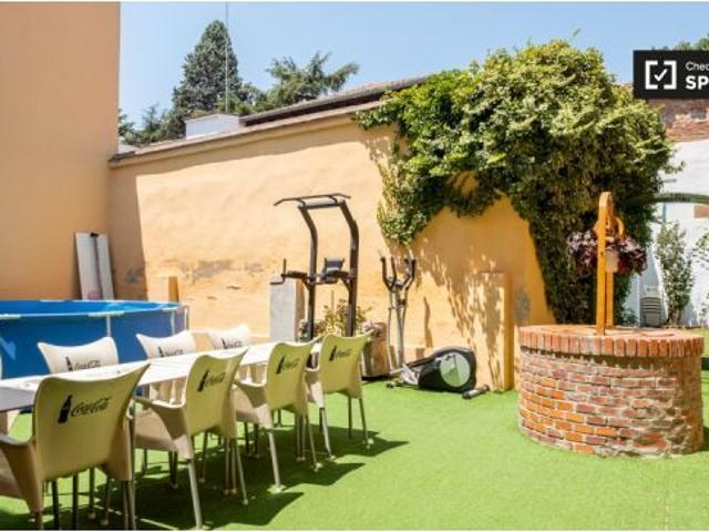 Se alquila habitación en piso compartido de 6 habitaciones en Alcalá de Henares, solo estudiantes