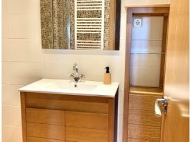 Se alquila habitación en piso compartido de 6 habitaciones en Alcalá de Henares