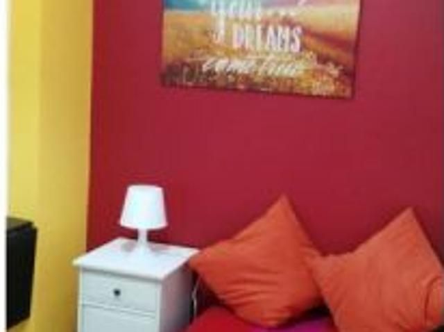 Se alquila habitación en piso compartido de 6 habitaciones en Alcalá de Henares